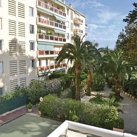 Iii Apartment *