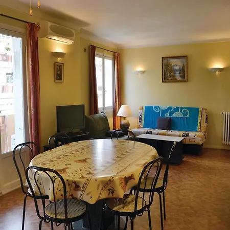 Iii Apartment