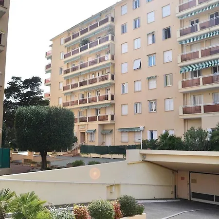 Iii Apartment