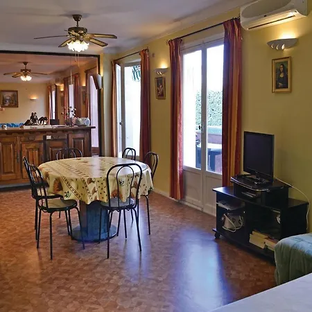Iii Apartment *