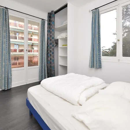 Iii Apartment *