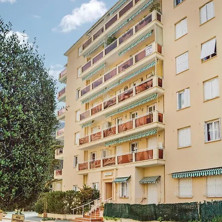 Iii Apartment